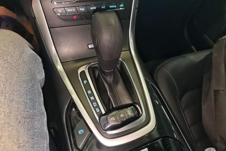 Used Ford Edge 2015 2.0T GTDi Two-Wheel-Drive High-Line Version