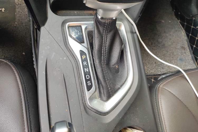 Used GAC Trumpchi GS4 2015 200T G-DCT Luxury Edition Gear Lever