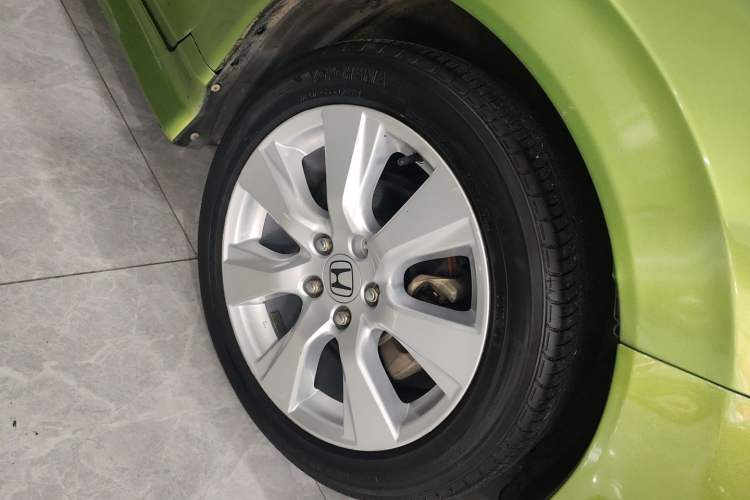 Used Honda Jade 2014 1.8L CVT Luxury Edition 5 seats Right Front Wheel Hub