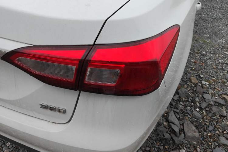 Used Roewe 360 2015 1.5L Automatic Luxury Edition
