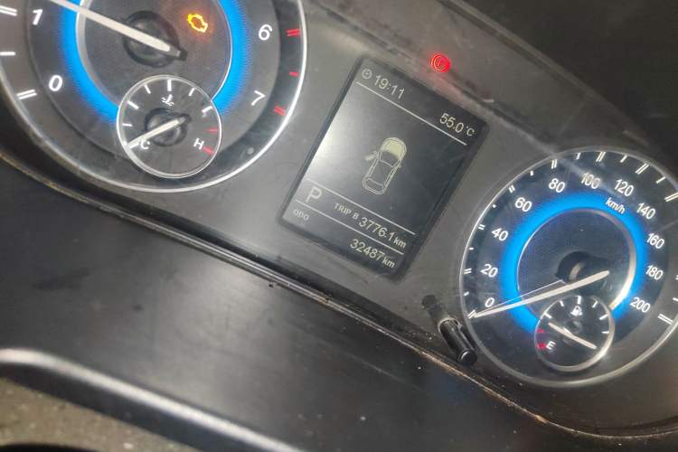 Used Dongfeng Fengon S560 2019 1.8L CVT Elite Model Odometer Close Up