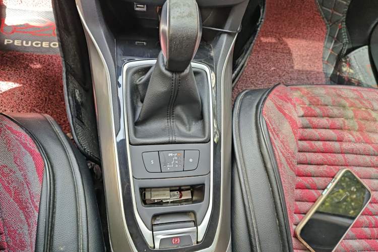Used Peugeot 408 2014 1.8L Automatic Luxury Edition Gear Lever