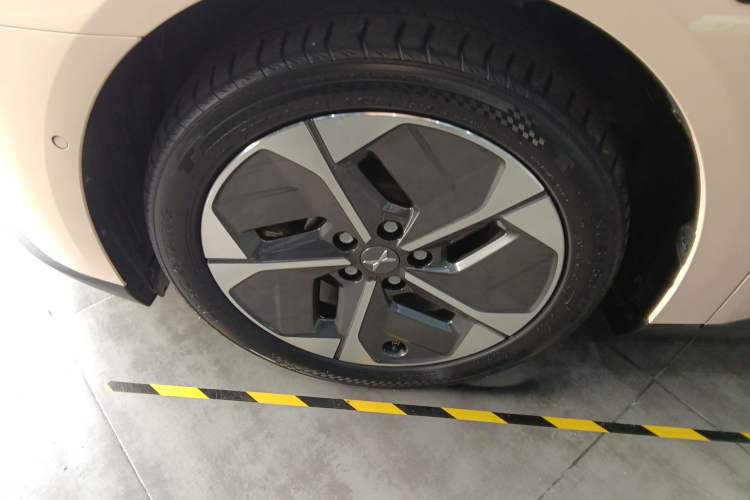 Used XPeng MONA M03 2024 620 with Ultra-Long Range Left Front Wheel Hub