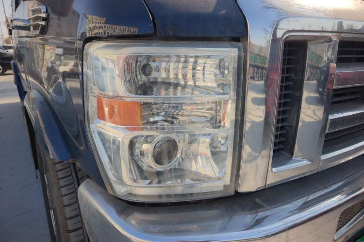 Used Ford E350 2011 5.4L Standard Yacht Edition
