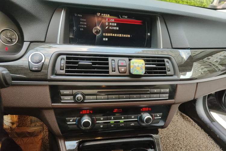 Used BMW 5 Series 2014 525Li Luxury Design Package Audio And AC Panel