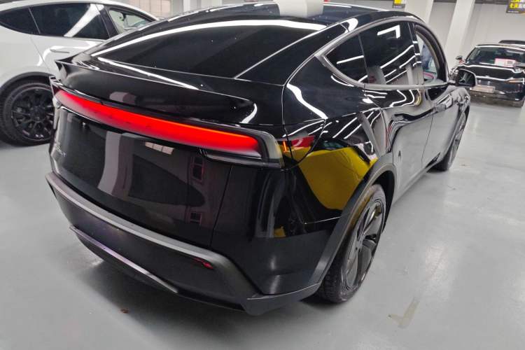 Used Tesla Model Y 2025 Rear-Wheel-Drive Version