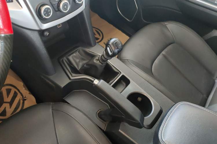 Used JMC Yuhu 5 2019 2.0T Diesel Manual Two-Wheel Drive Entry-Level China VI Standard
