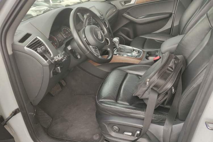 Used Audi Q5 2015 40 TFSI Comfort Model Left Front Seat