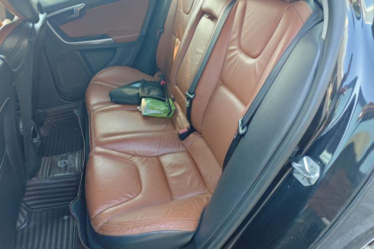 Used Volvo S60 2014 T5 Zhiyi Edition
