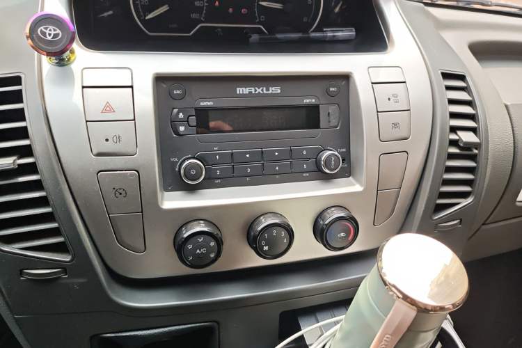 Used SAIC MAXUS Xintu V80 2017 2.5T 6-Speed Manual Aoyuntong National V Short Wheelbase Mid-Height 5/6/10-Seater
