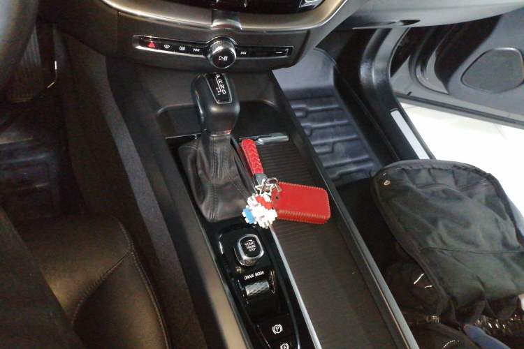 Used Volvo XC60 2021 T5 4x4 Smart Luxury Edition Gear Lever