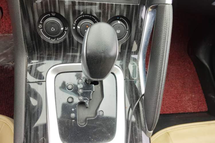 Used Peugeot 3008 2015 2.0L Automatic Classic Edition
