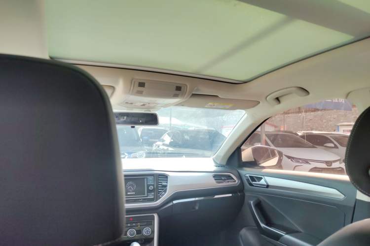 Used Volkswagen T-ROC 2019 230TSI DSG Two-Wheel-Drive Advanced Version China VI Standard
