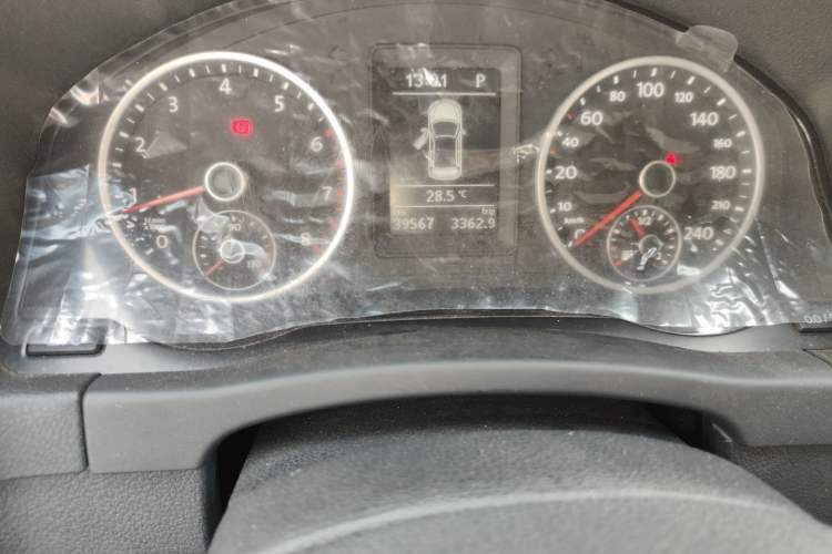 Used Volkswagen Tiguan 2016 280TSI Automatic Two-Wheel-Drive Silk Road Style Edition Odometer Close Up