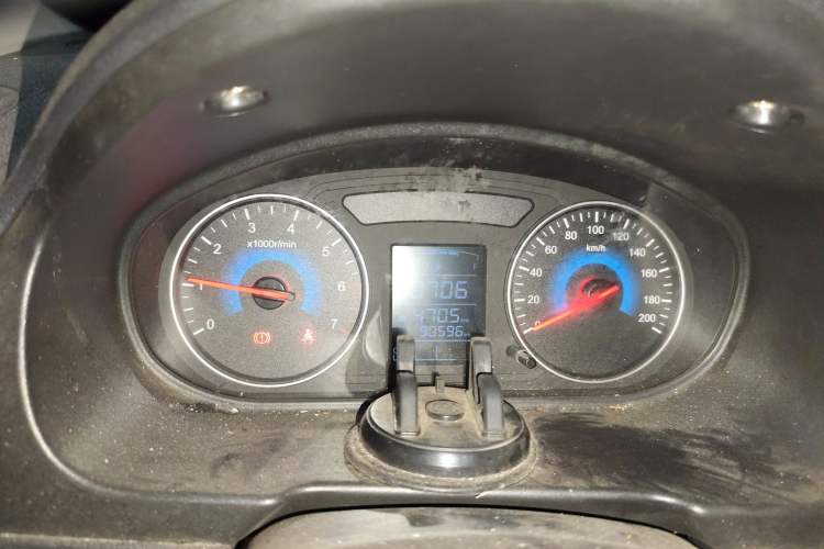 Used Dongfeng Fengon 330 2014 1.5L Manual Standard Edition DK15-02