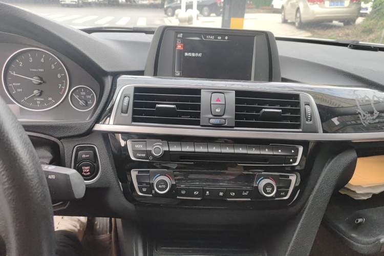 Used BMW 3 Series 2017 320Li Fashion Model Audio And AC Panel
