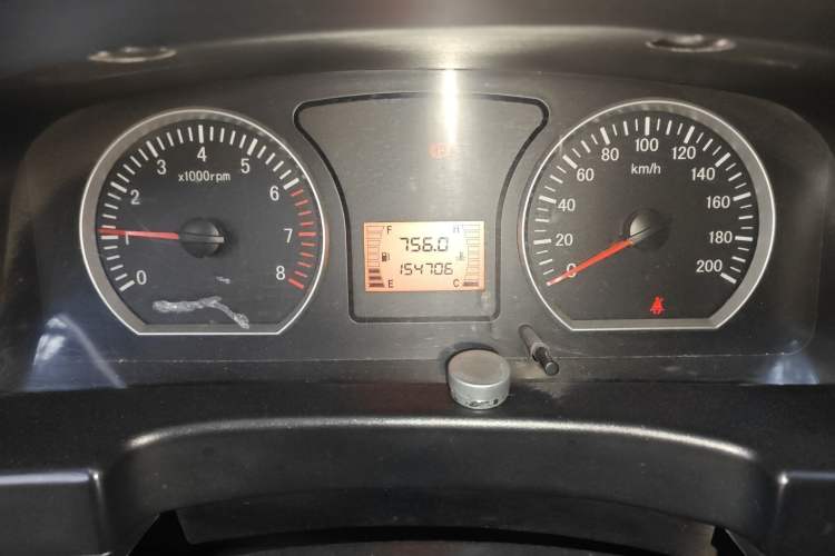 Used FORTHING Lingzhi 2015 V3 1.5L 7-Seater Luxury Model Odometer Close Up