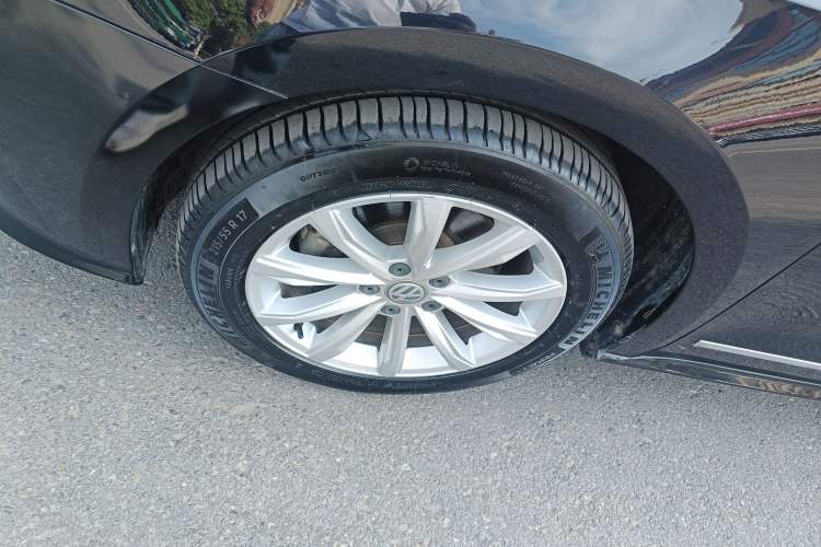 Used Volkswagen Passat 2016 330TSI DSG Luxury Edition Left Front Wheel Hub