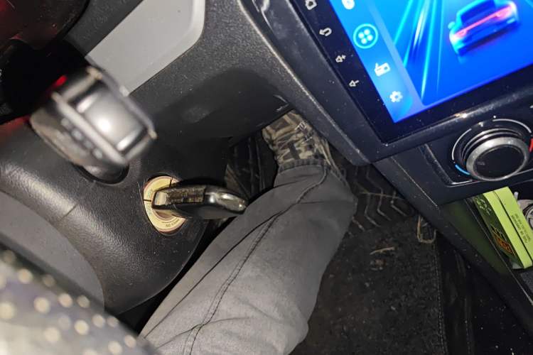 Used Volkswagen Jetta 2015 Value Edition 1.6L Automatic Comfort Version Vehicle Key