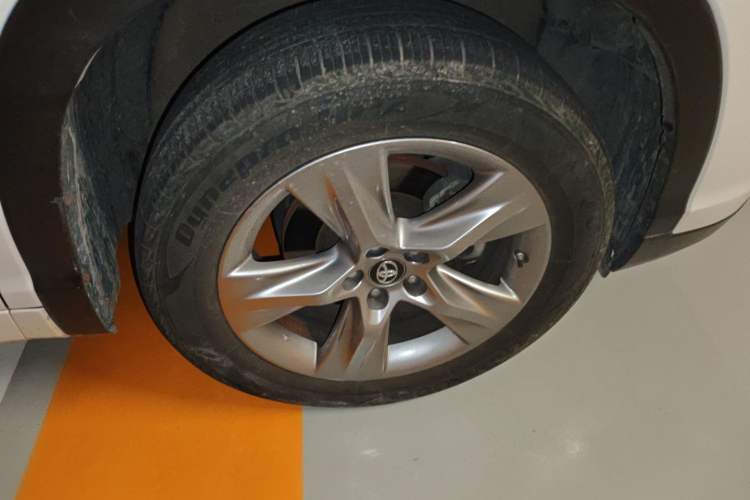 Used Toyota Highlander 2018 2.0T Four-Wheel Drive Supreme Edition 7-Seater China VI Right Front Wheel Hub