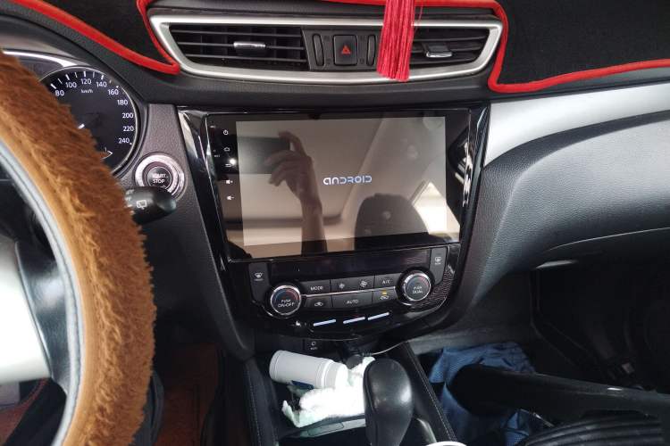 Used Nissan X-Trail 2014 2.0L CVT Comfort Edition 2WD Audio And AC Panel