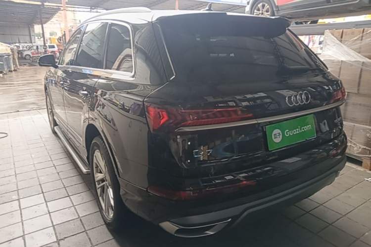 Used Audi Q7 2021 55 TFSI quattro S line Sport model
