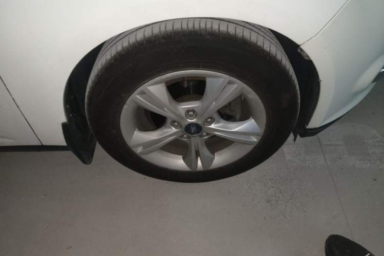 Used Ford Focus 2012 Sedan 1.6L Automatic Fashion Edition Right Front Wheel Hub