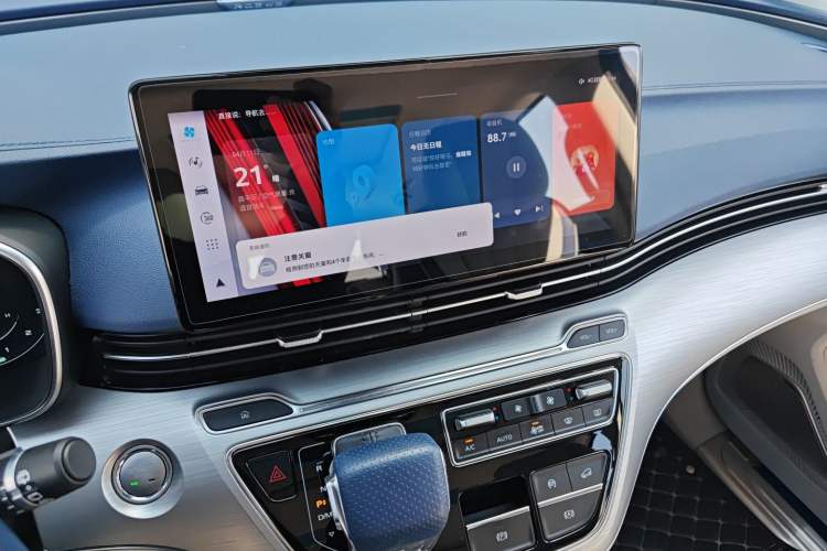 Used Roewe iMAX8 2022 400TGI Prestige Edition Audio And AC Panel