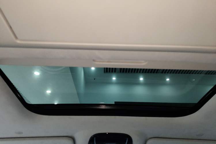 Used VOYAH Dream 2025 PHEV Four-Wheel-Drive Flagship Kunpeng Edition
