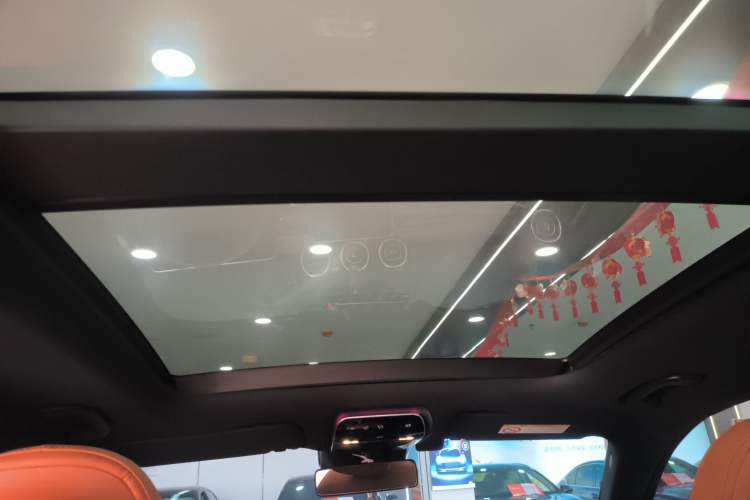 Used Mercedes-Benz GLC 2023 Facelift GLC 260 L 4MATIC Dynamic Version 5 Seats Headliner