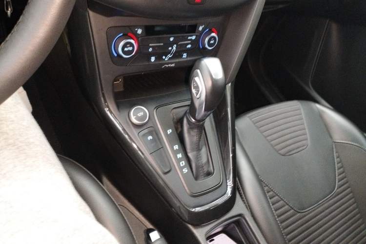 Used Ford Focus 2017 Hatchback EcoBoost 180 Automatic Elite Model Gear Lever