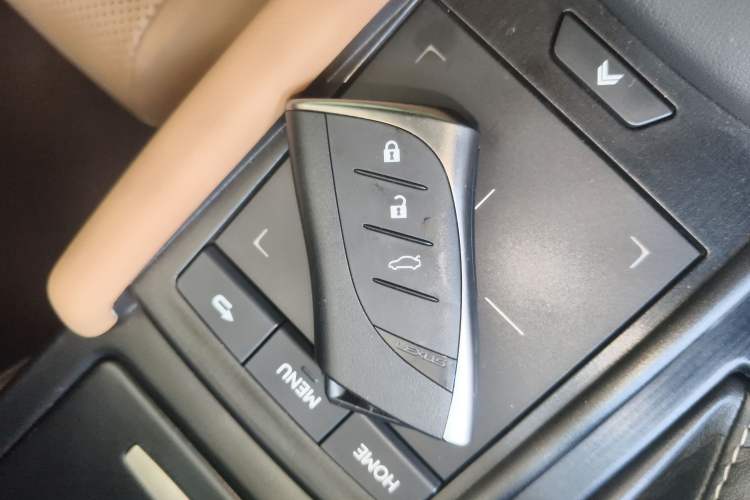 Used Lexus ES 2018 300h Premier Edition China VI Standard