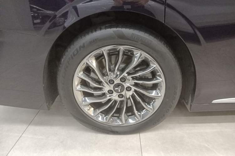 Used VOYAH Dream 2024 PHEV Ultra-Long Range Flagship Edition Right Rear Wheel Hub