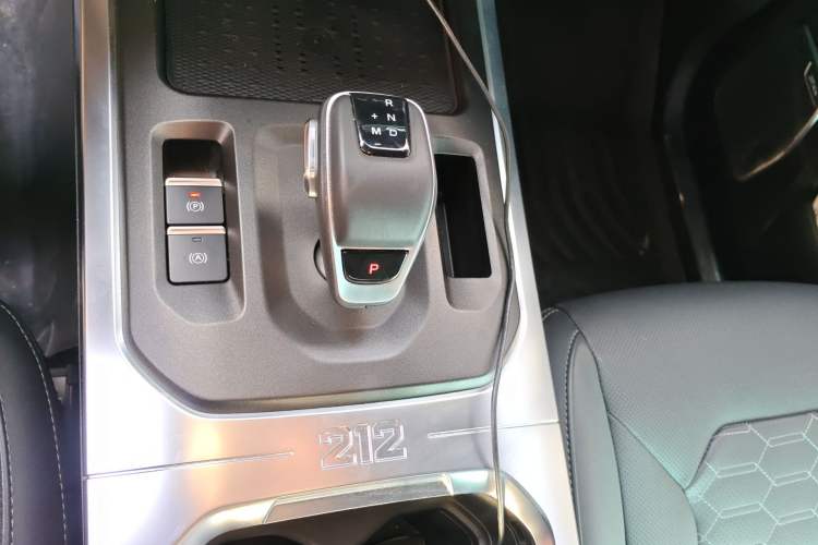 Used 212 T01 2025 2.0T Changfeng Gear Lever