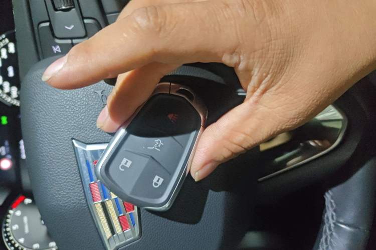 Used Cadillac XT4 2018 28T Two-Wheel-Drive Luxury Model Vehicle Key