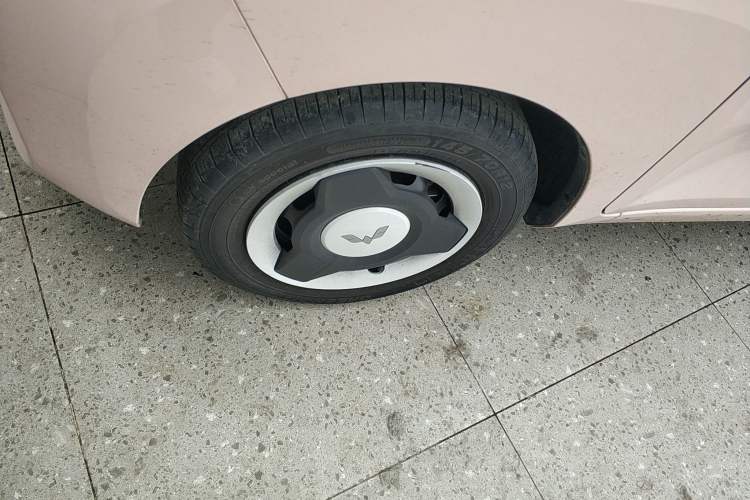 Used Wuling Hongguang MINIEV 2022 Macaron Premium Model – Lithium Ternary Battery Left Front Wheel Hub