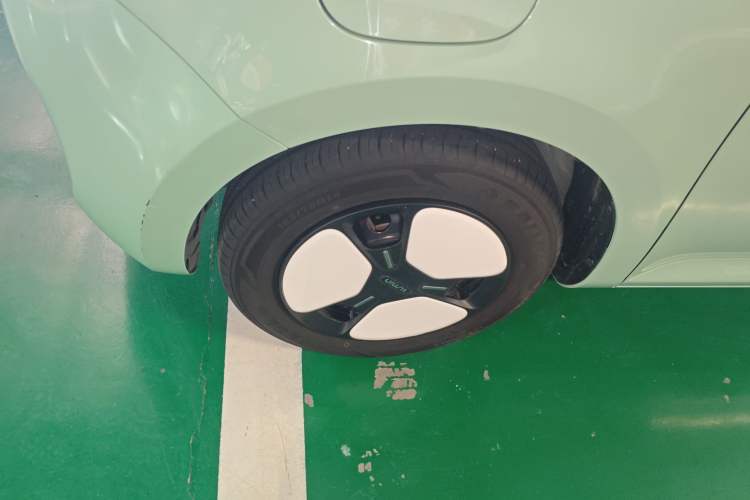 Used CHANGAN NEVO Lumin 2022 155 km – Refreshingly Sweet Edition Left Front Wheel Hub