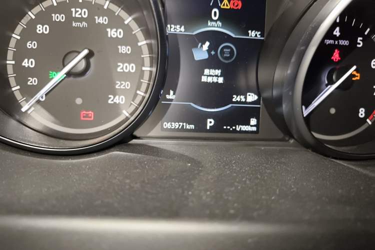 Used Land Rover Discovery Sport 2018 240 PS SE Version Odometer Close Up