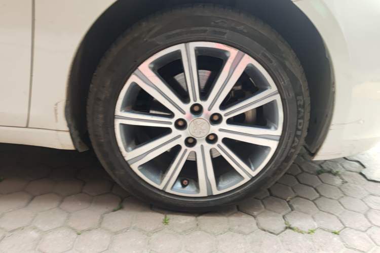 Used Peugeot 408 2016 1.6T Automatic Luxury Edition Right Front Wheel Hub