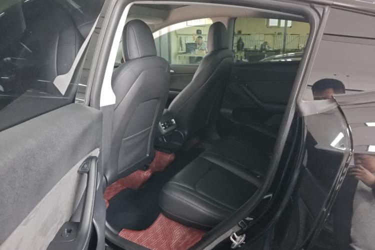 Used Tesla Model Y 2022 Rear-Wheel-Drive Version Left Rear Seat