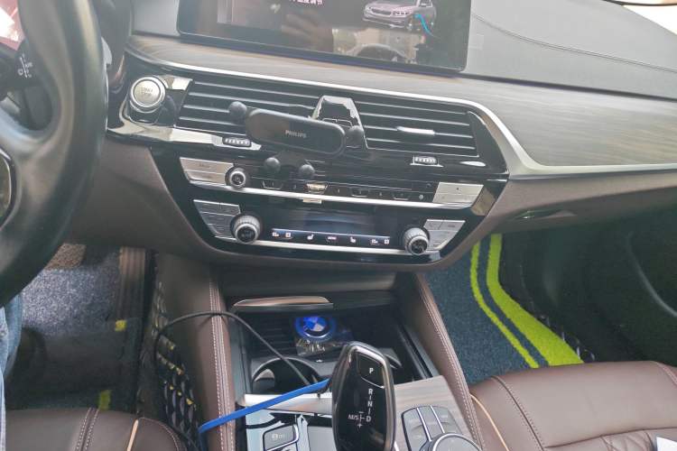 Used BMW 5 Series New Energy 2019 530Le Luxury Package Audio And AC Panel