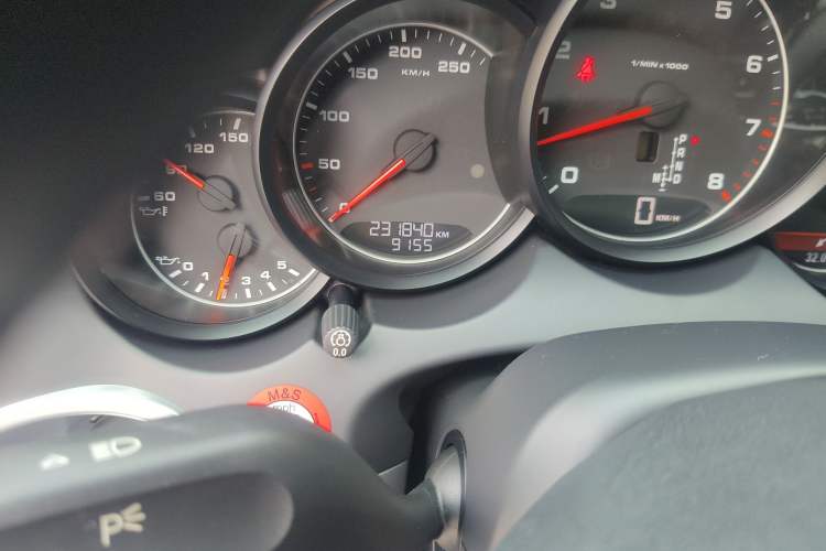 Used Porsche Cayenne 2014 Cayenne Platinum Edition 3.0T Odometer Close Up