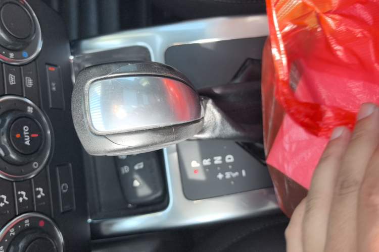 Used Land Rover Freelander 2 2013 2.2T SD4 SE Diesel Edition Gear Lever