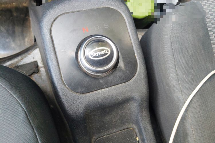 Used Skywell D07 Entrepreneur 2020 All-Electric Van Logistics Vehicle Standard Version with 41.21 kWh Lithium Iron Phosphate Battery