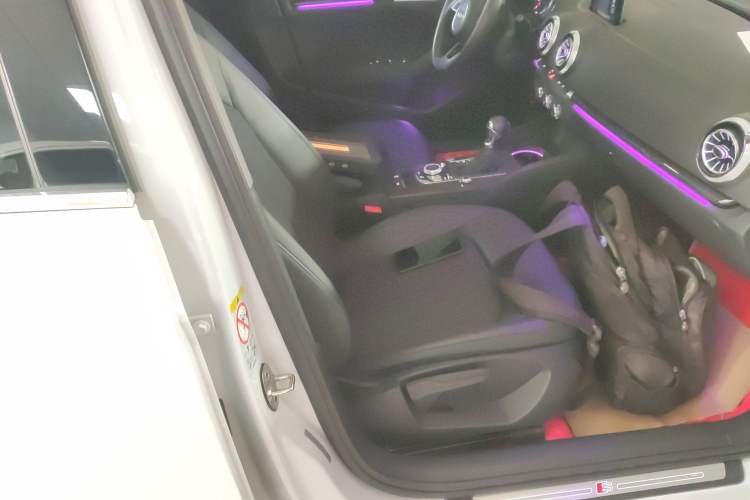 Used Audi A3 2020 Limousine 35 TFSI Fashion Edition China VI Emission Standard Right Front Seat