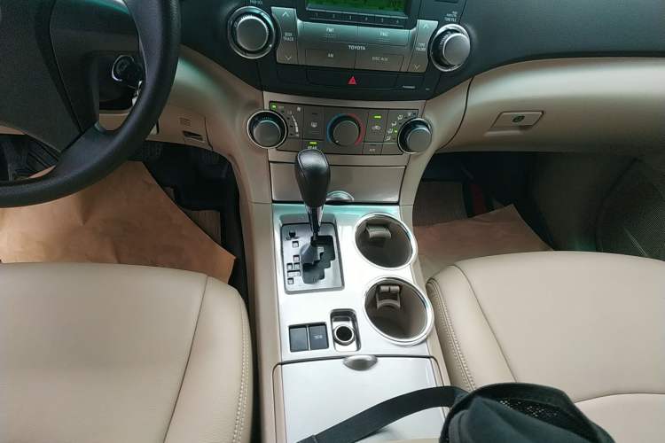 Used Toyota Highlander 2012 2.7L Two-Wheel Drive 7-Seater Elite Edition Gear Lever