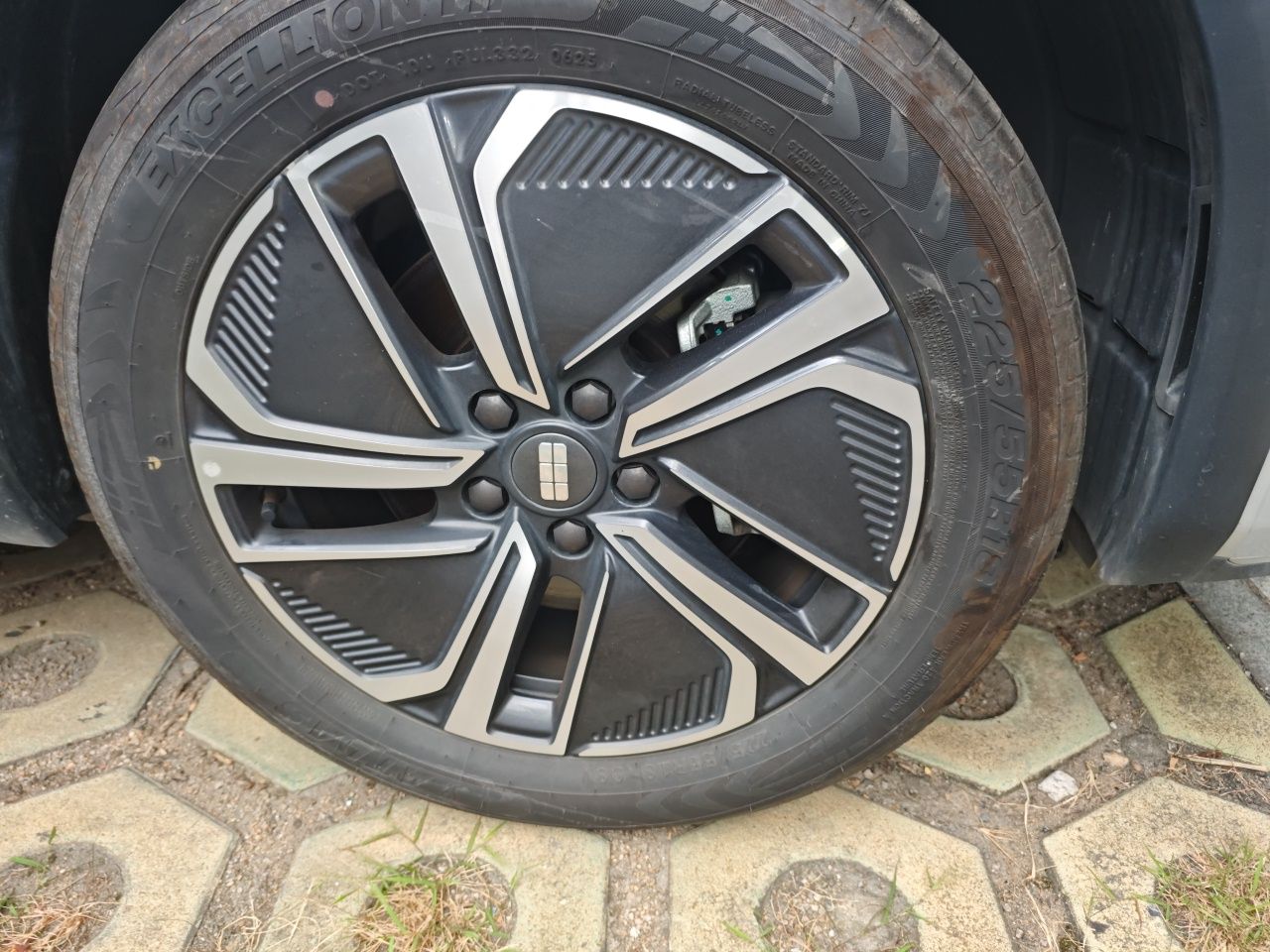 Geely Galaxy Xingjian 7 EM-i 2025 120km Exploration+ Version — снимка 5