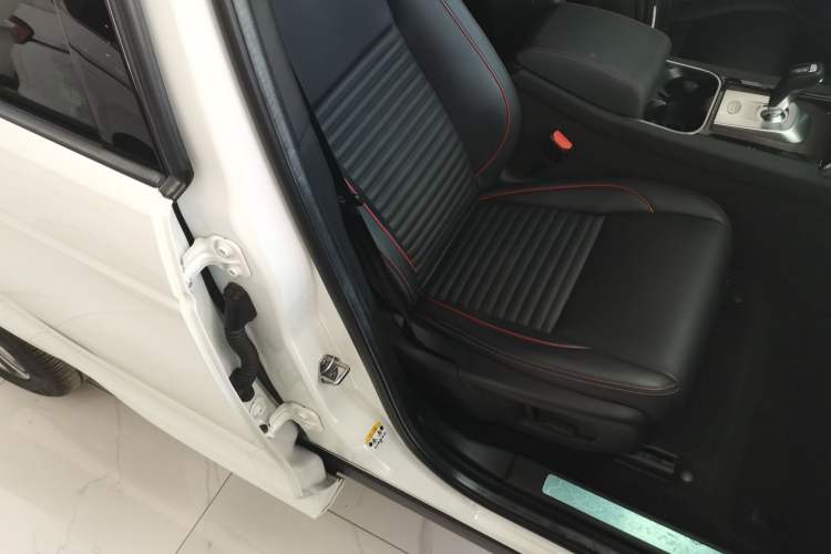 Used Land Rover Discovery Sport 2022 249 PS R-Dynamic S Performance Edition 5 Seats Right Front Seat