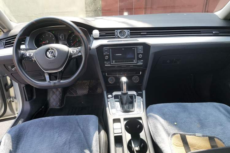 Used Volkswagen Magotan 2018 330TSI DSG Advanced Model Center Console