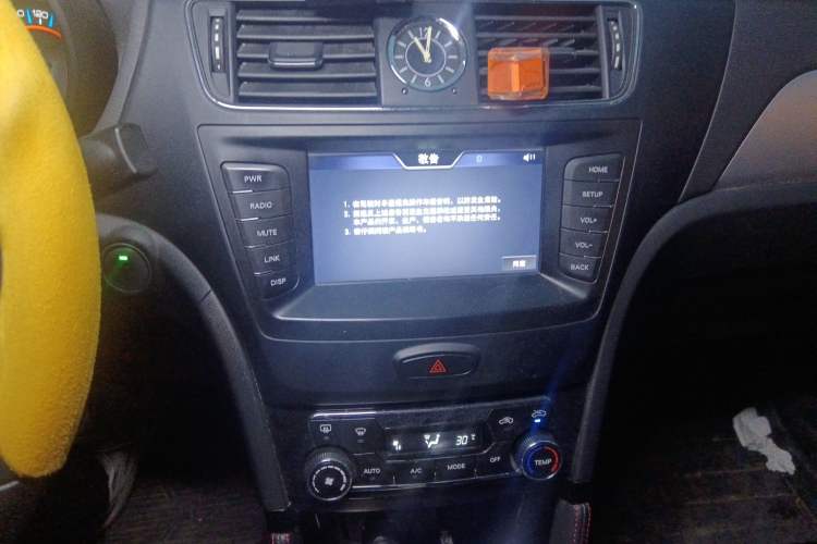 Used BAIC Senova X55 2016 1.5T CVT Elite Edition Audio And AC Panel